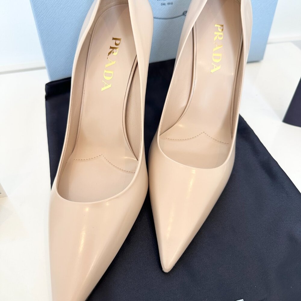 NEW Prada Pointed Nude Leather Pumps Size 39 | Retail $1,030